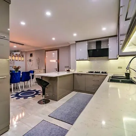 Deniz Manzarali Lara Lueks Villa