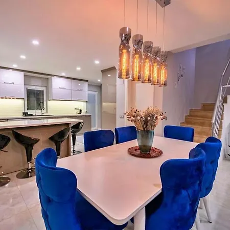 Villa Deniz Manzarali Lara Lueks Kas