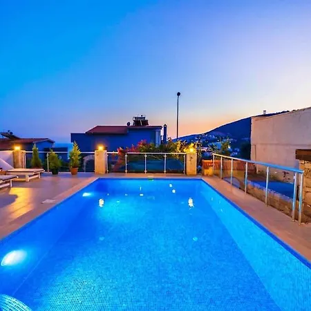 Deniz Manzarali Lara Lueks Villa *