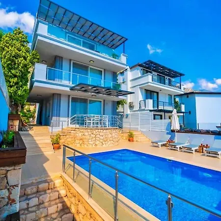 Deniz Manzarali Lara Lueks Villa