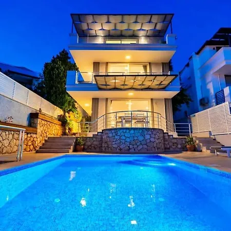Villa Deniz Manzarali Lara Lueks *
