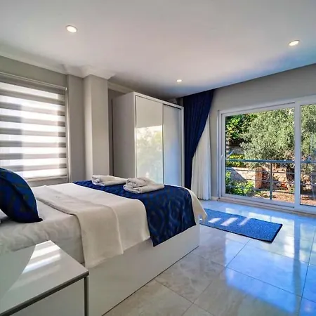 Deniz Manzarali Lara Lueks Villa Kas